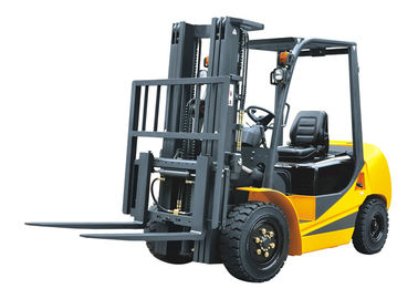 Pneumatic Tyres Four Wheel Forklift With Low Emission 6000mm Lifting Height